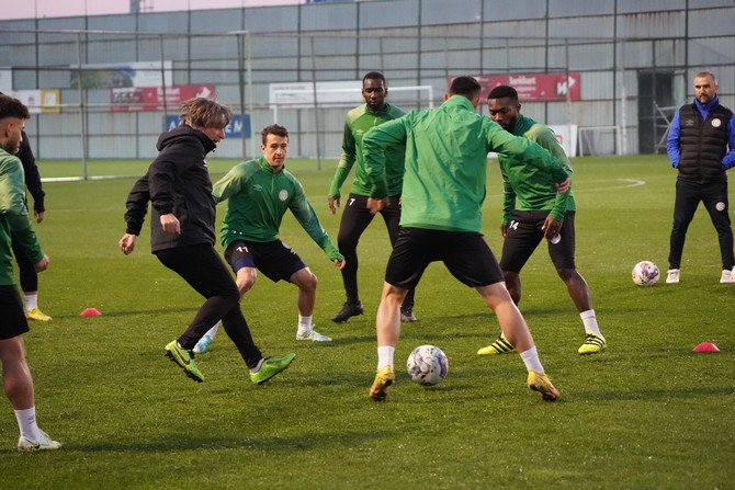 caykur-rizespor-fenerbahce-ile-oynayacagi-ziraat-turkiye-kupasi-son-16-tur-maci-hazirliklarina-basladi-5.jpg