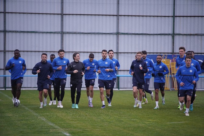 caykur-rizespor-fenerbahce-macinin-hazirliklarina-basladi-8.jpg