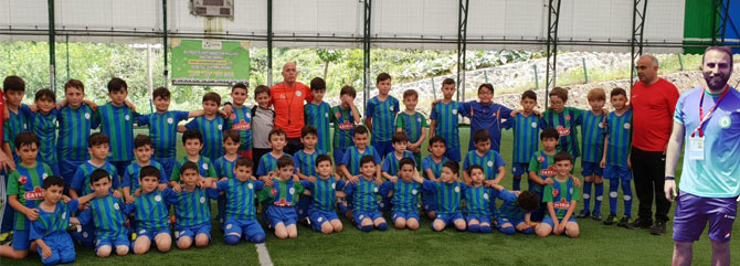 caykur-rizespor-futbol-okulu-kayitlarina-devam-ediyor-001.jpg