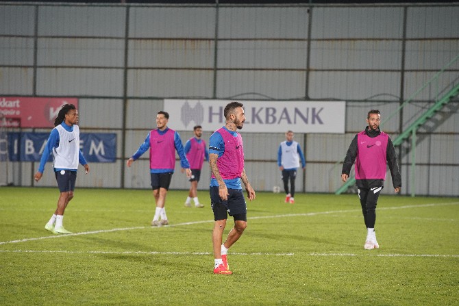 caykur-rizespor-galatasaray-hazirliklarina-basladi-4.jpg