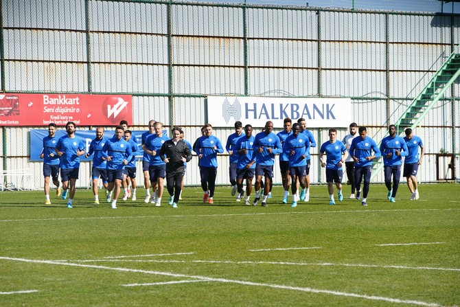 caykur-rizespor-galatasaray-hazirliklarini-cift-antrenmanla-surdurdu-1.jpg