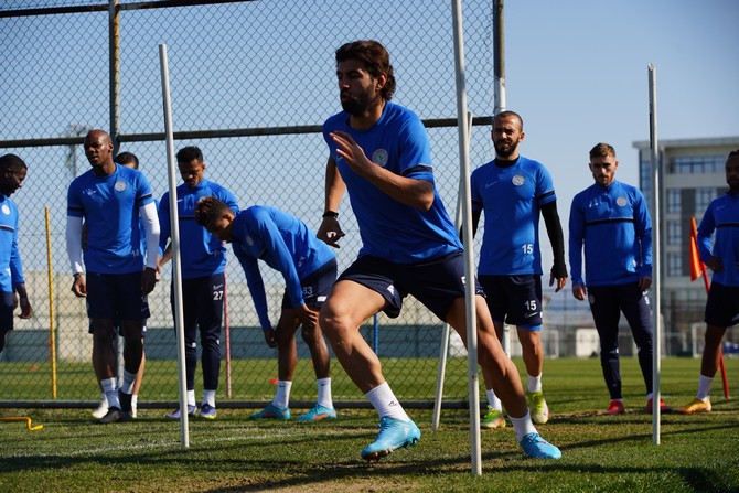 caykur-rizespor-galatasaray-hazirliklarini-cift-antrenmanla-surdurdu-4.jpg