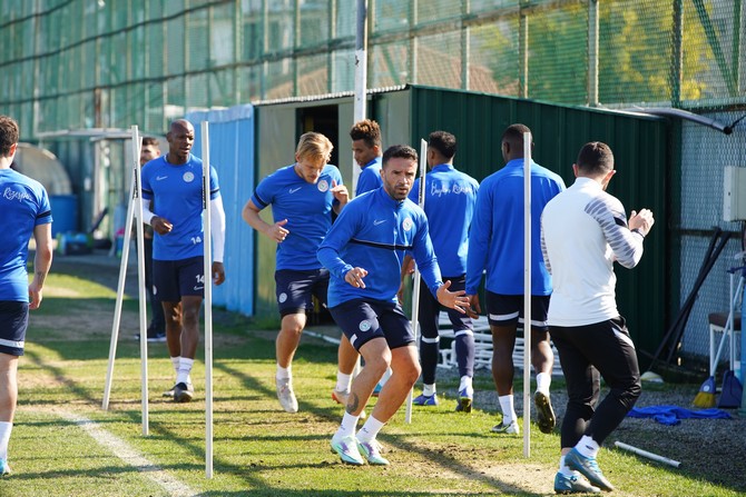 caykur-rizespor-galatasaray-hazirliklarini-cift-antrenmanla-surdurdu-5.jpg