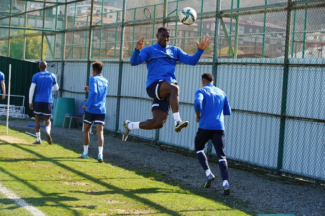 caykur-rizespor-galatasaray-hazirliklarini-cift-antrenmanla-surdurdu-6.jpg