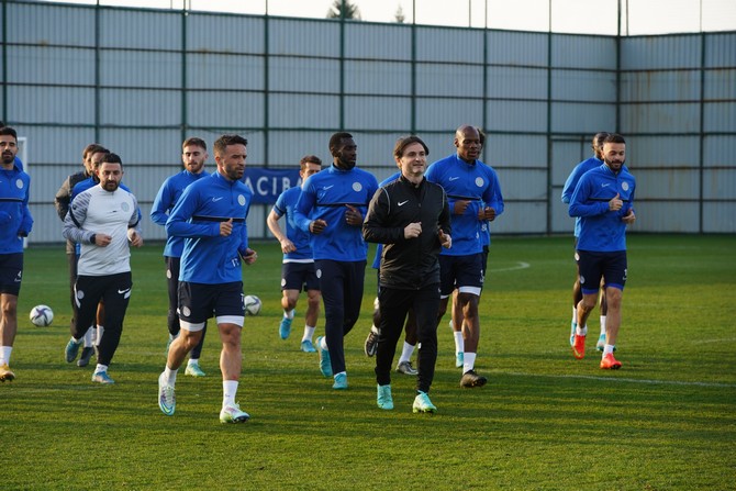 caykur-rizespor-galatasaray-hazirliklarini-cift-antrenmanla-surdurdu-8.jpg