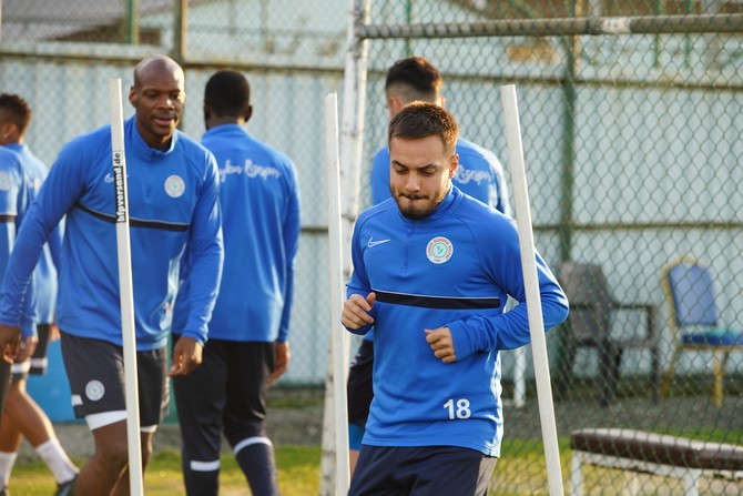 caykur-rizespor-galatasaray-hazirliklarini-cift-antrenmanla-surdurdu-9.jpg