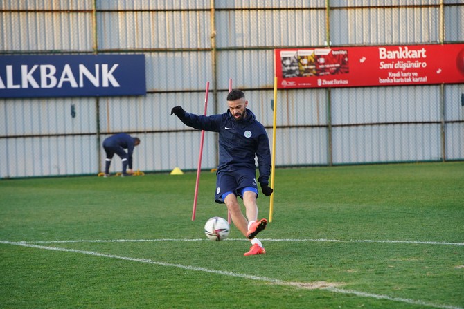caykur-rizespor-giresunspor-macinin-hazirliklarini-tamamladi-6.jpg