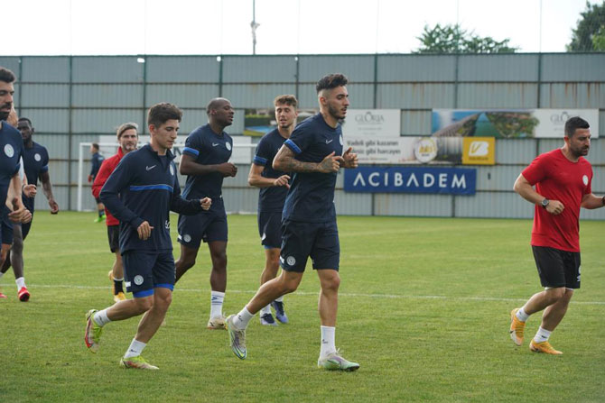 caykur-rizespor-gunu-cift-antrenmanla-tamamladi.jpg