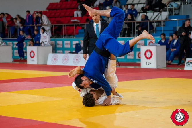 caykur-rizespor-judo-takimi-turkiye-5-si-oldu-1.jpg