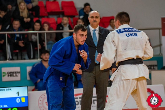 caykur-rizespor-judo-takimi-turkiye-5-si-oldu-4.jpg