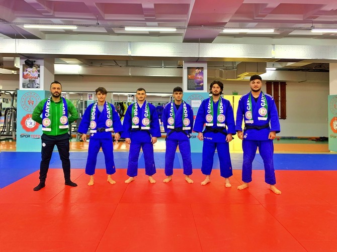 caykur-rizespor-judo-takimi-turkiye-5-si-oldu-6.jpg