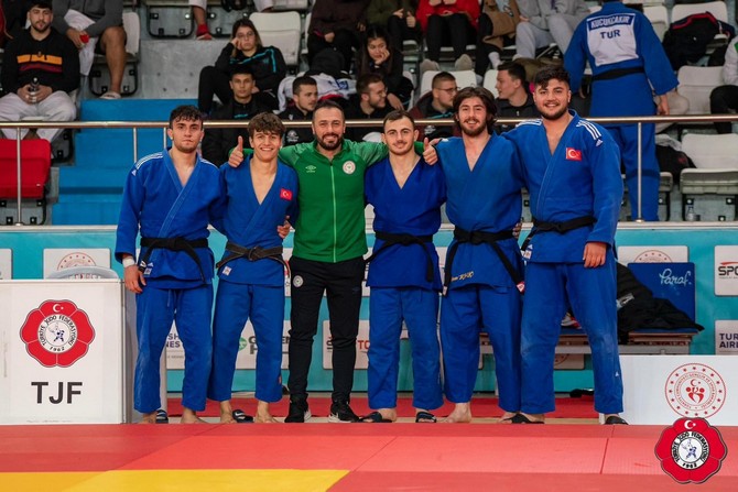 caykur-rizespor-judo-takimi-turkiye-5-si-oldu-7.jpg