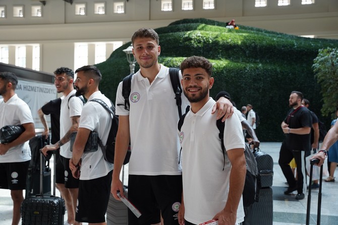 caykur-rizespor-kafilesi-rize-artvin-havalimaninda-1.jpg