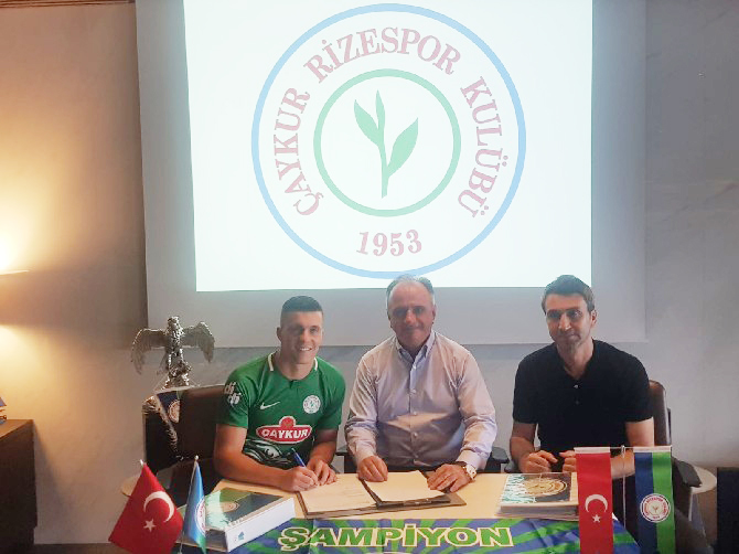 caykur-rizespor-konrad-michalaki-transfer-etti-(3).jpg