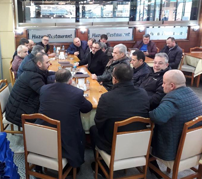 caykur-rizespor-kulubu-baskani-hasan-kemal-yardimci,-rize-esnafiyla-kahvaltida-bir-araya-geldi-1.jpg