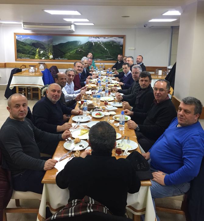 caykur-rizespor-kulubu-baskani-hasan-kemal-yardimci,-rize-esnafiyla-kahvaltida-bir-araya-geldi-2.jpg