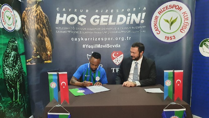 caykur-rizespor-lebogang-phiri-ile-3-yillik-sozlesme-imzaladi-3.jpg