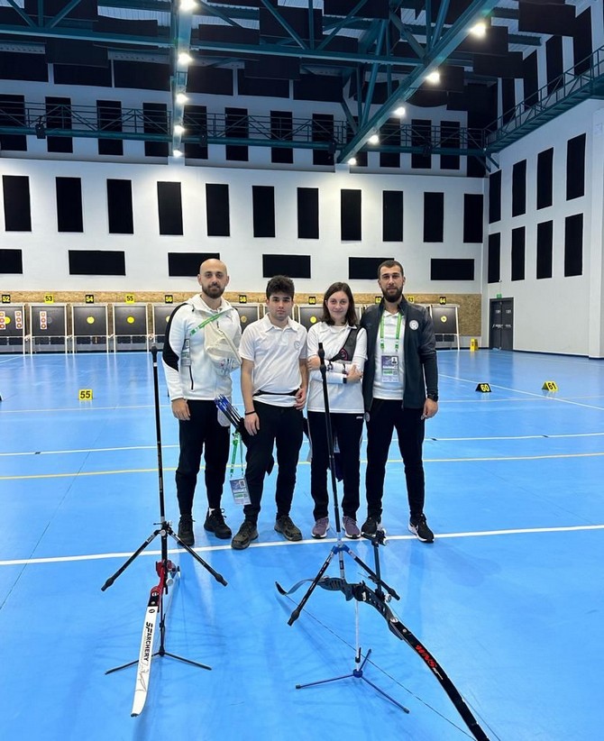 caykur-rizespor-okculuk-takimi-sporcusu-sumeyye-yilmaz-2022-salon-turkiye-sampiyonasinda-ilk-32ye-kalarak-bireysel-eleme-atislarina-katilmaya-hak-kazandi-3.jpg