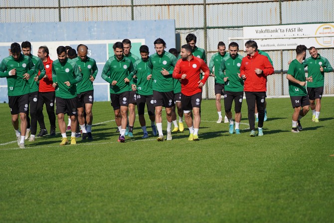 caykur-rizespor-sakarya-maci-hazirliklarinin-rizedeki-bolumunu-tamamladi-1.jpg