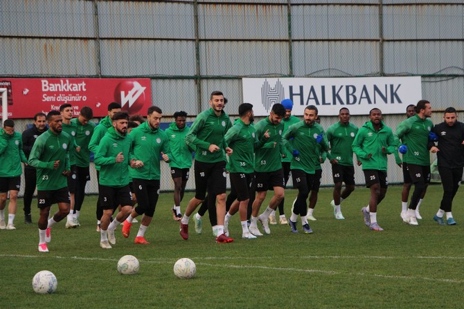 caykur-rizespor-spor-toto-1-ligin-24-haftasinda-4-mart-cumartesi-gunu-deplasmanda-oynayacagi-samsunspor-macinin-hazirliklarini-mehmet-cengiz-tesislerinde-gerceklestiriyor-3.jpg