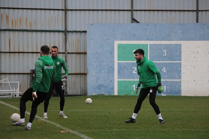 caykur-rizespor-spor-toto-1-ligin-24-haftasinda-4-mart-cumartesi-gunu-deplasmanda-oynayacagi-samsunspor-macinin-hazirliklarini-mehmet-cengiz-tesislerinde-gerceklestiriyor-5.jpg
