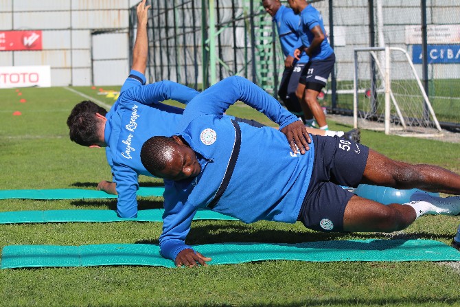caykur-rizespor-super-ligin-11-haftasinda-deplasmanda-trabzonspor-ile-yapacagi-macin-hazirliklarini-mehmet-cengiz-tesislerinde-surdurdu-14.jpg
