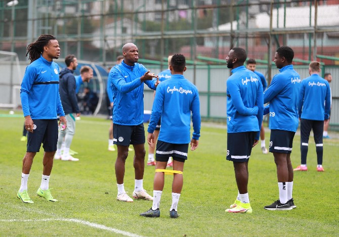 caykur-rizespor-super-ligin-8-haftasinda-sahasinda-galatasaray-ile-yapacagi-macin-hazirliklarini-mehmet-cengiz-tesislerinde-surdurdu-1.jpg