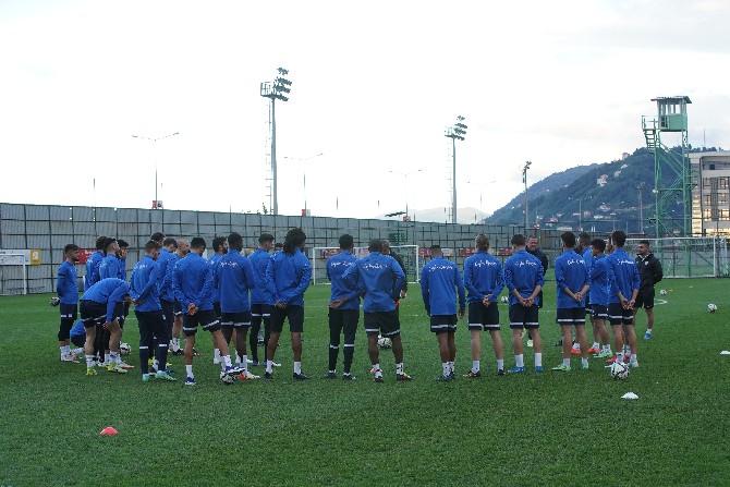 caykur-rizespor-super-ligin-9-haftasinda-sahasinda-oynayacagi-gzt-giresunspor-maci-hazirliklarini-cift-antrenmanla-surdurdu-1.jpg
