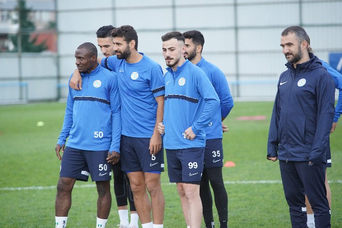 caykur-rizespor-super-ligin-9-haftasinda-sahasinda-oynayacagi-gzt-giresunspor-maci-hazirliklarini-cift-antrenmanla-surdurdu-5.jpg
