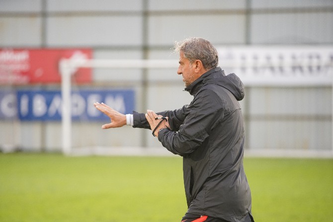 caykur-rizespor-super-ligin-9-haftasinda-sahasinda-oynayacagi-gzt-giresunspor-maci-hazirliklarini-cift-antrenmanla-surdurdu-8.jpg