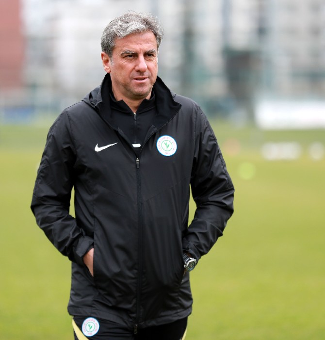 caykur-rizespor-teknik-direktoru-hamza-hamzaoglu-1-003.jpg