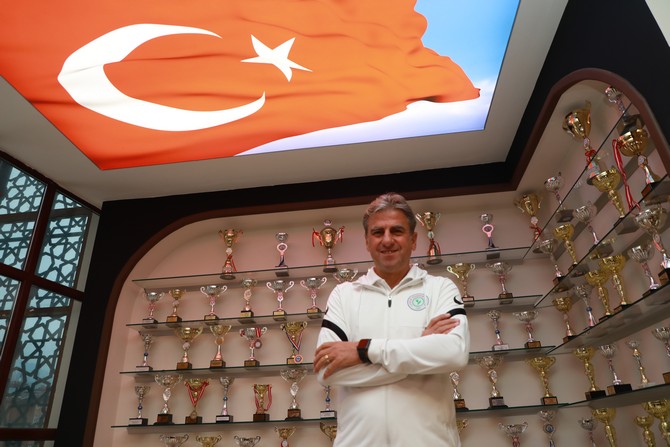 caykur-rizespor-teknik-direktoru-hamza-hamzaoglu-3.jpg