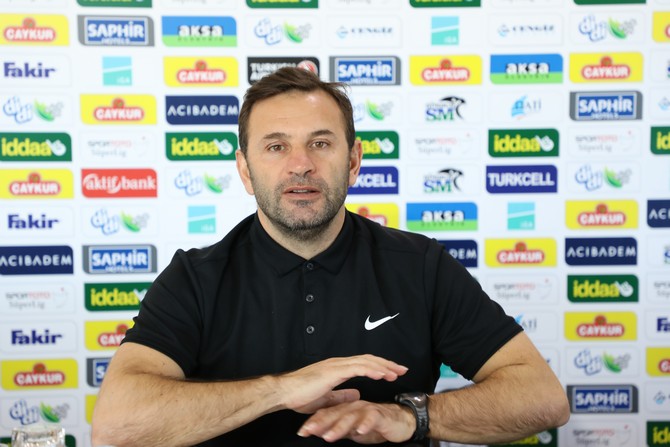 caykur-rizespor-teknik-direktoru-okan-buruk-(1).jpg