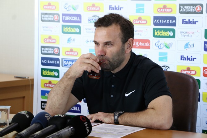 caykur-rizespor-teknik-direktoru-okan-buruk-(3).jpg