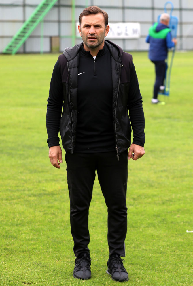 caykur-rizespor-teknik-direktoru-okan-buruk-003.jpg