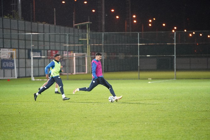 caykur-rizespor-trabzonspor-maci-hazirliklarina-basladi-10.jpg