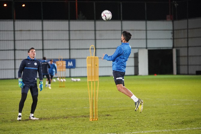 caykur-rizespor-trabzonspor-maci-hazirliklarina-basladi-5-001.jpg