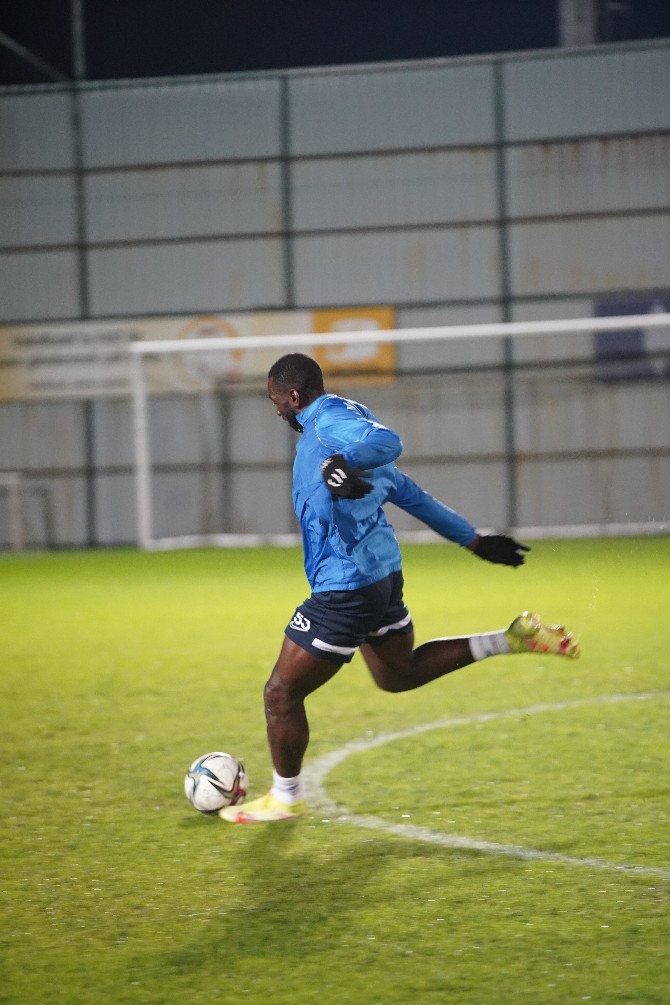 caykur-rizespor-trabzonspor-maci-hazirliklarina-basladi-7-001.jpg