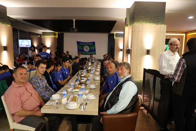 caykur-rizespor-u13-alt-yapi-takiminin-aileleri-tarafindan-iftar-yemegi-duzenlendi-(2).jpg