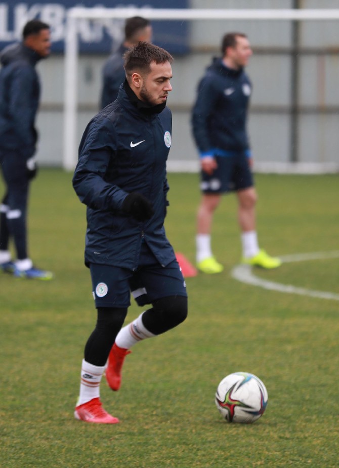 caykur-rizespor-vavacars-fatih-karagumruk-maci-hazirliklarini-surdurdu-1.jpg