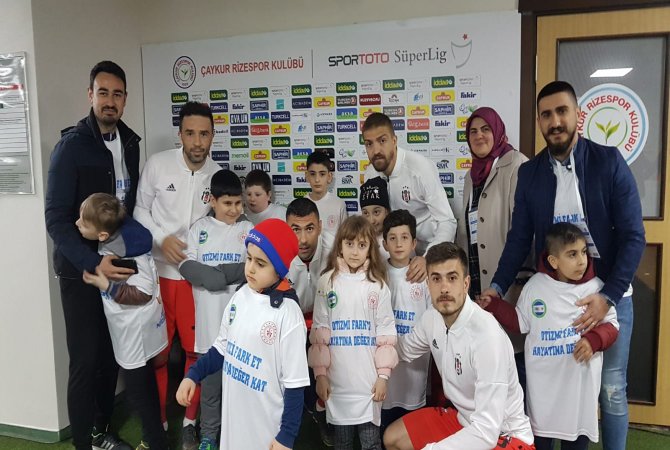 caykur-rizespor-ve-besiktas-“otizmi-erken-tani,-fark-et”-dedi-(2).jpeg