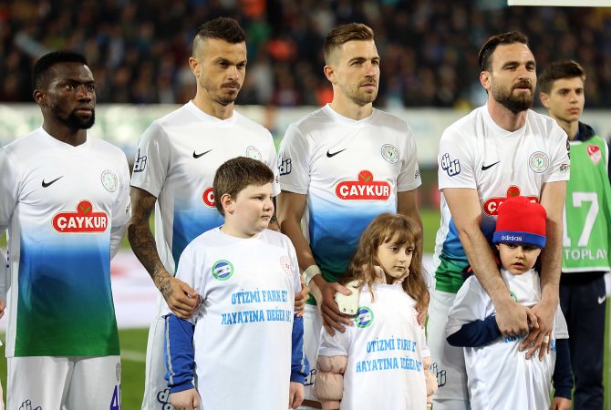 caykur-rizespor-ve-besiktas-“otizmi-erken-tani,-fark-et”-dedi-(3).jpg