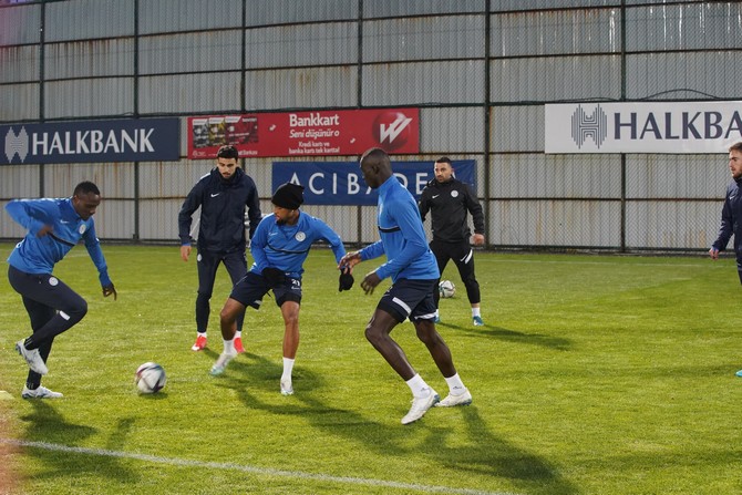 caykur-rizespor-yeni-malatyaspor-hazirliklarina-basladi-1.jpg