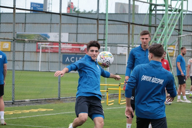 caykur-rizespor-yeni-sezon-hazirliklarini-surdurdu-12.jpg