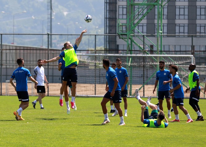 caykur-rizespor-yeni-sezon-hazirliklarini-surdurdu-5-001.jpg