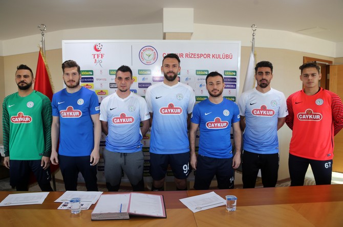 caykur-rizespor-yeni-transferlerini-tanitti-(1).jpg