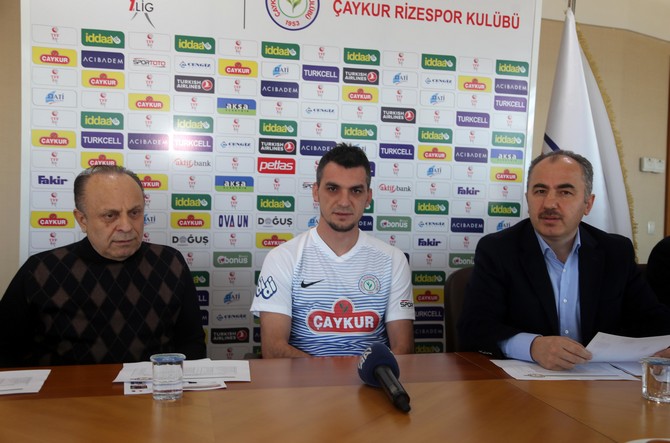 caykur-rizespor-yeni-transferlerini-tanitti-(2).jpg