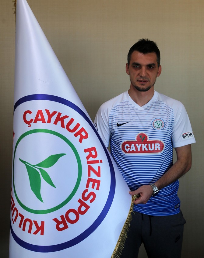 caykur-rizespor-yeni-transferlerini-tanitti-(3).jpg