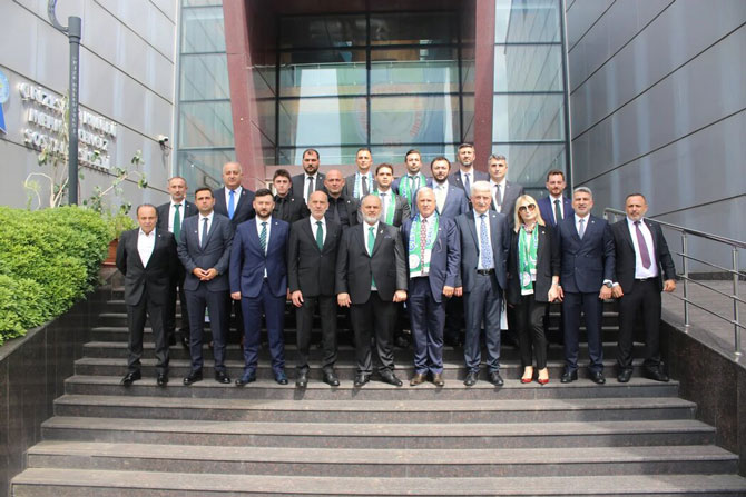 caykur-rizespor-yeni-yonetimi.jpg