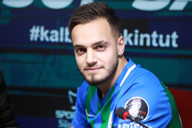 caykur-rizespor-yusuf-sariyi-renklerine-bagladi-1.jpg